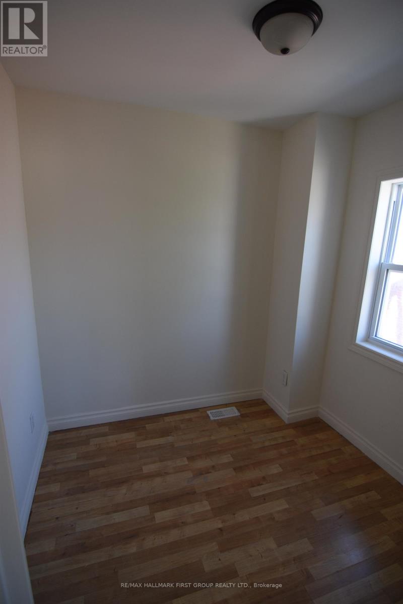 Upper - 509 Parnell Street, Peterborough Central, Ontario  K9J 4J3 - Photo 5 - X12316384
