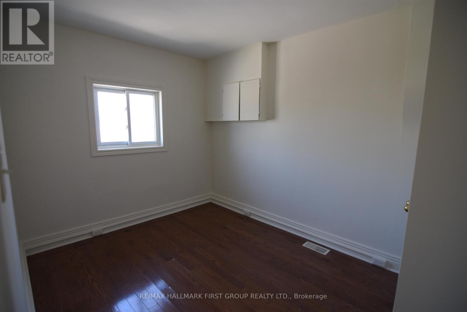 Upper - 509 Parnell Street, Peterborough Central, Ontario  K9J 4J3 - Photo 7 - X12316384