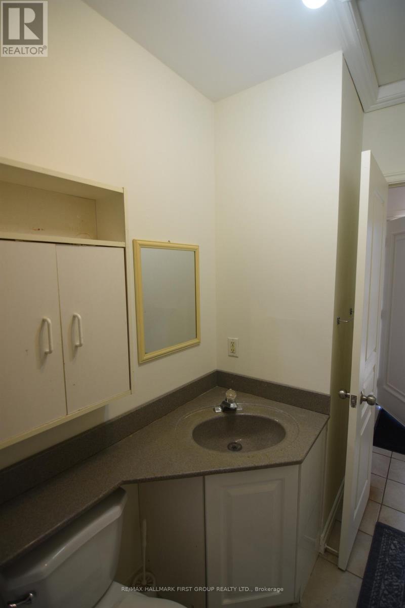 Upper - 509 Parnell Street, Peterborough Central, Ontario  K9J 4J3 - Photo 9 - X12316384