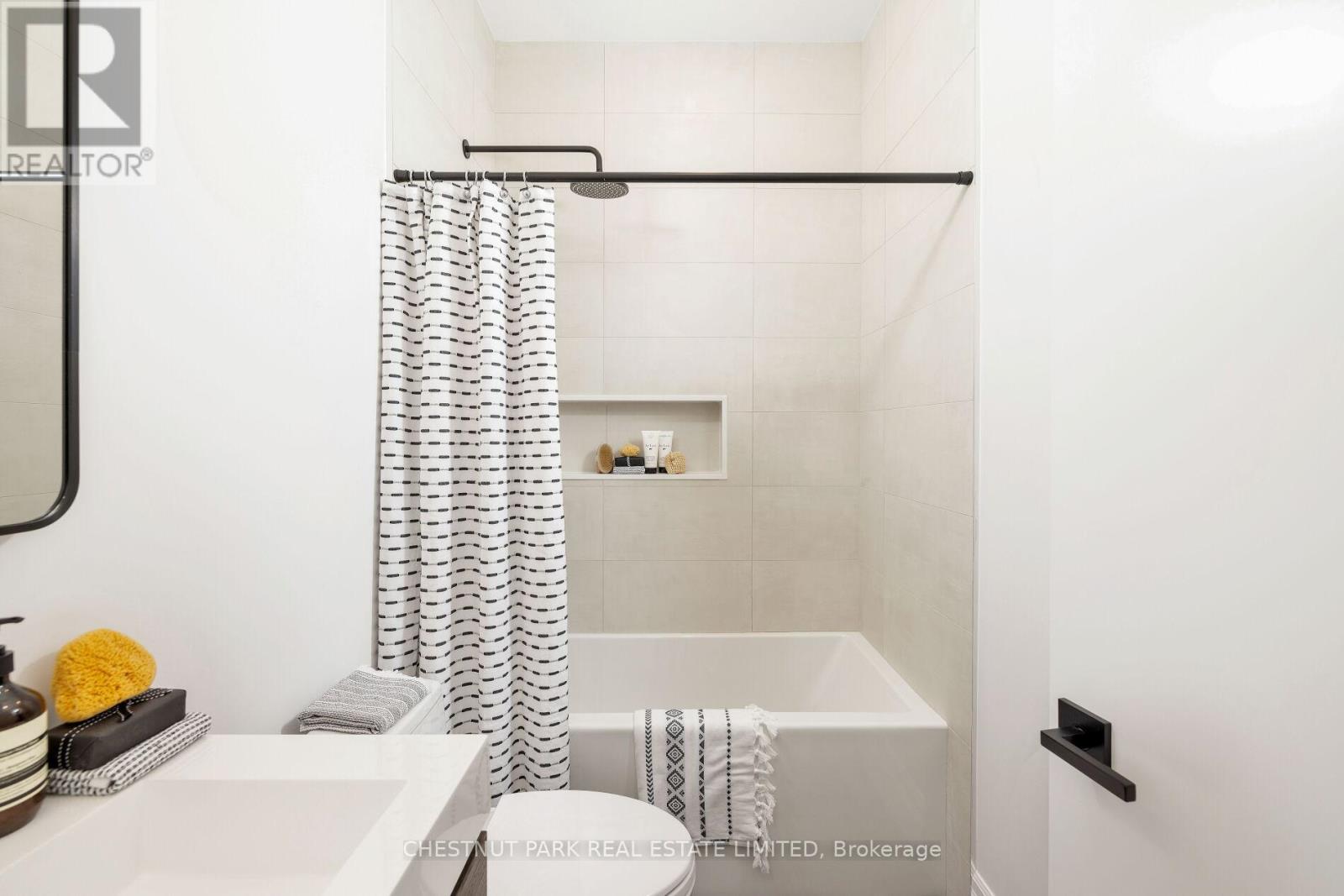 112 Givins Street, Toronto, Ontario  M6J 2X9 - Photo 29 - C12316391