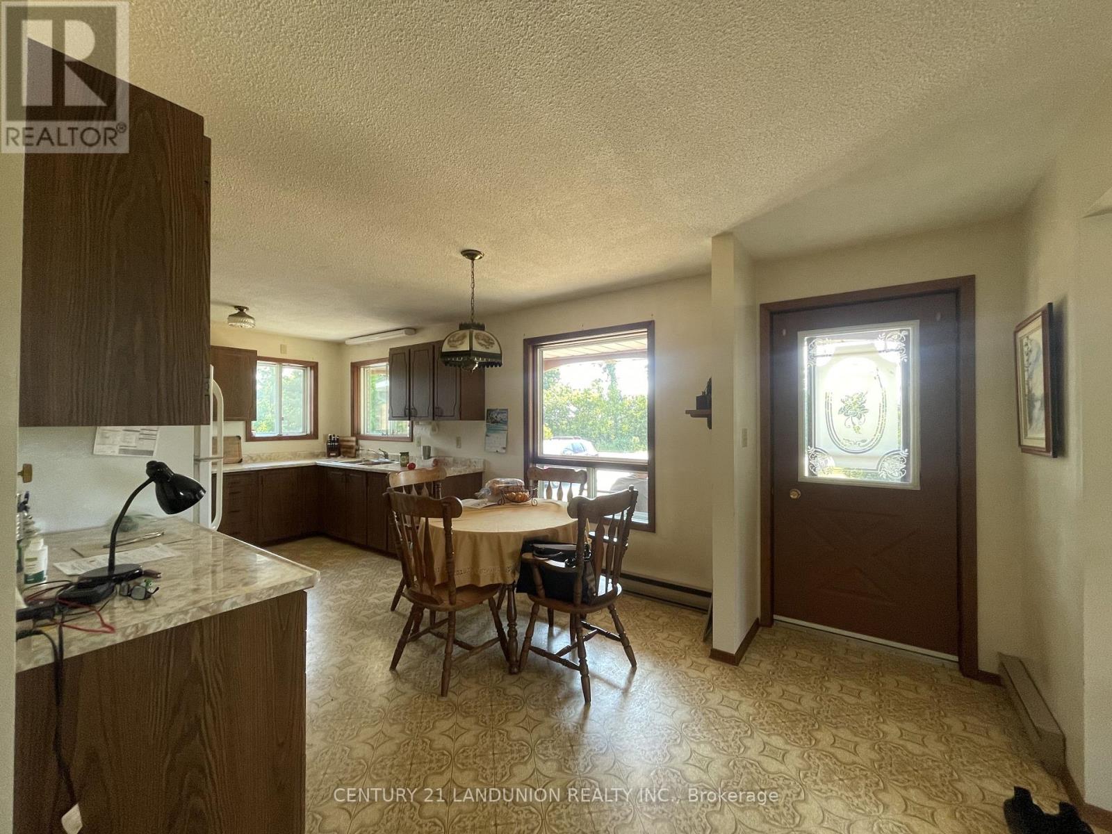1319 Palestine Road E, Kawartha Lakes, Ontario  K0M 2B0 - Photo 5 - X12315842