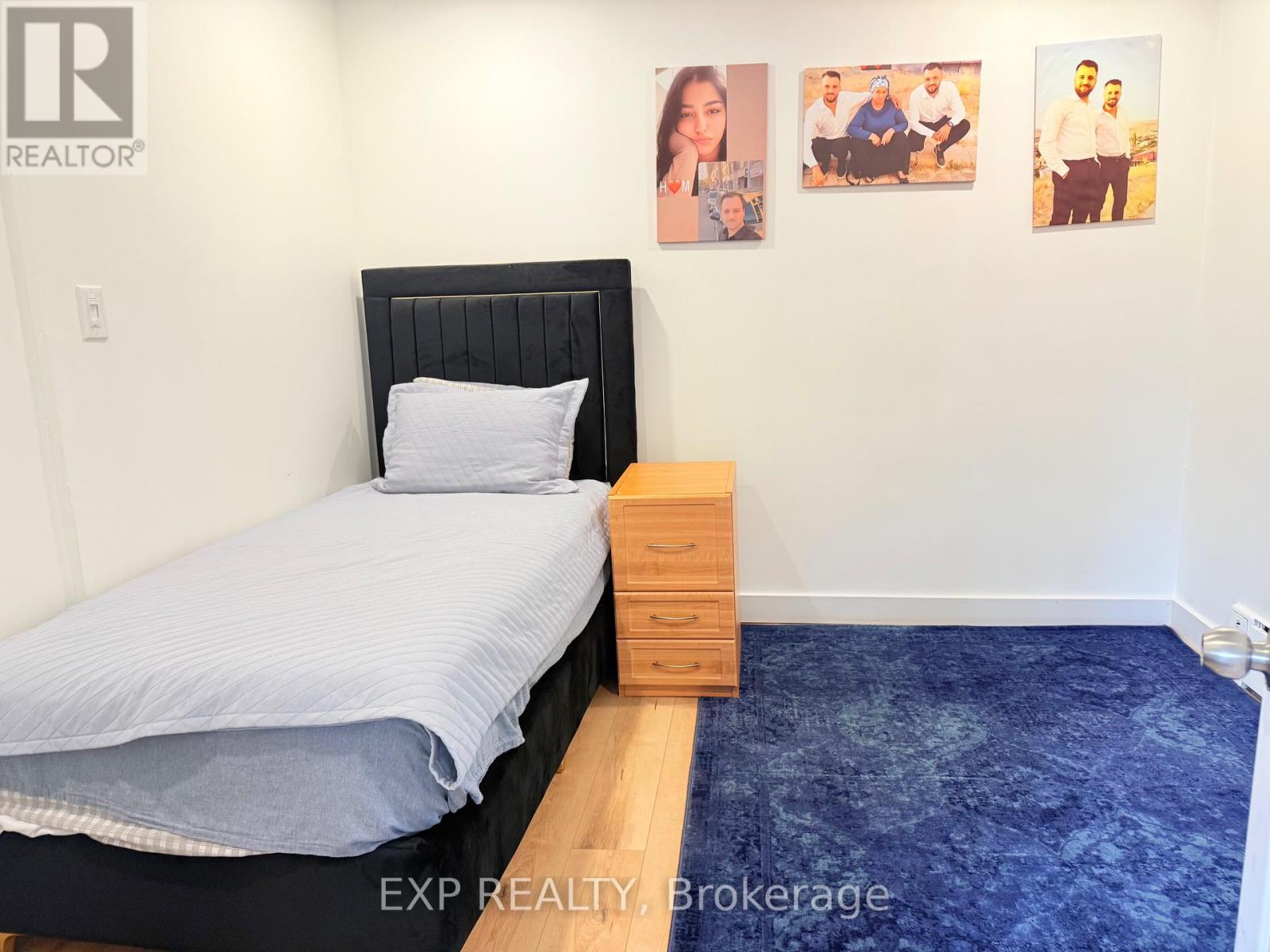 435 Hilson Avenue, Ottawa, Ontario  K1Z 6C2 - Photo 4 - X12316423