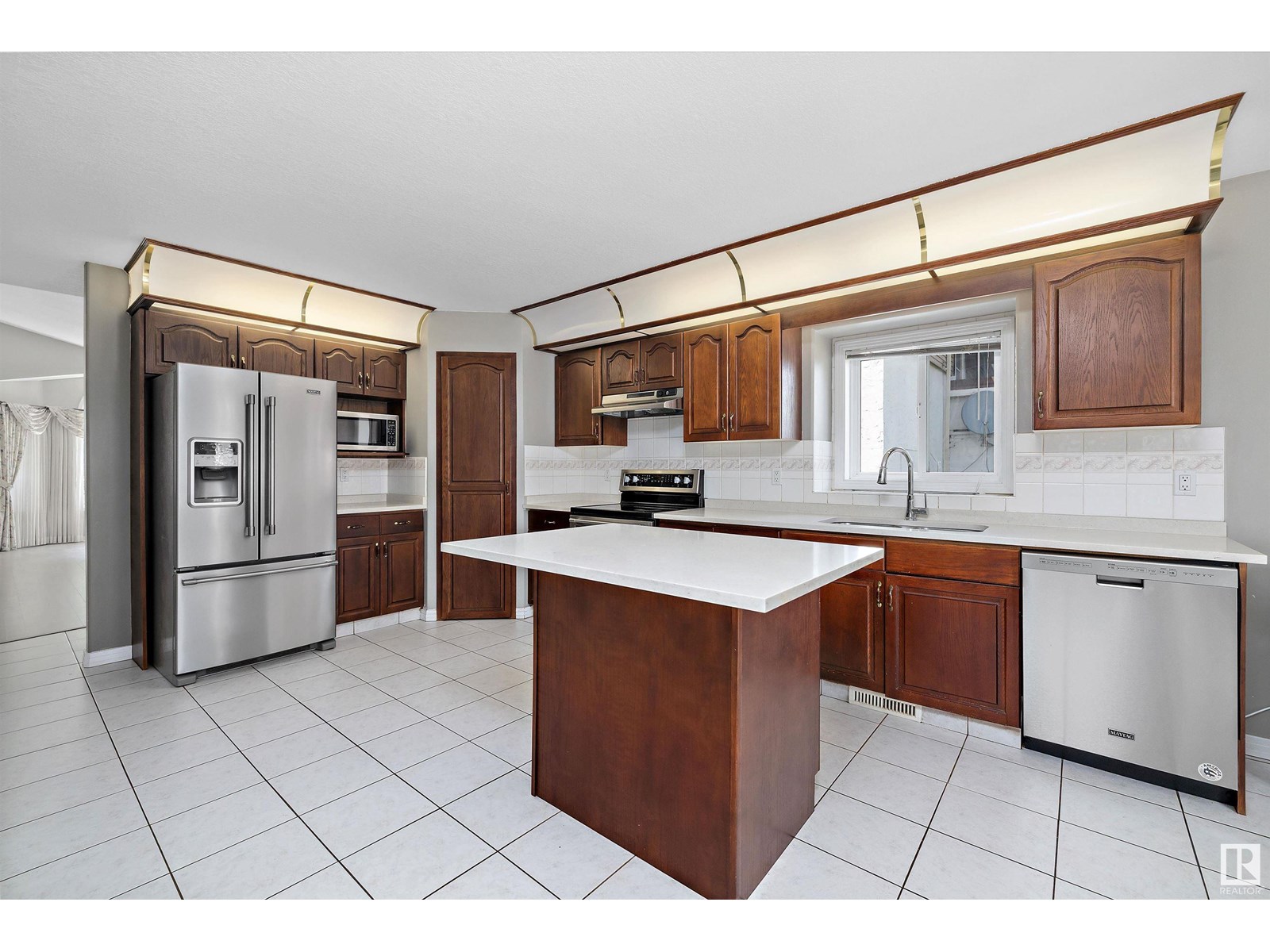 Property at 9733 150 ST NW image 1
