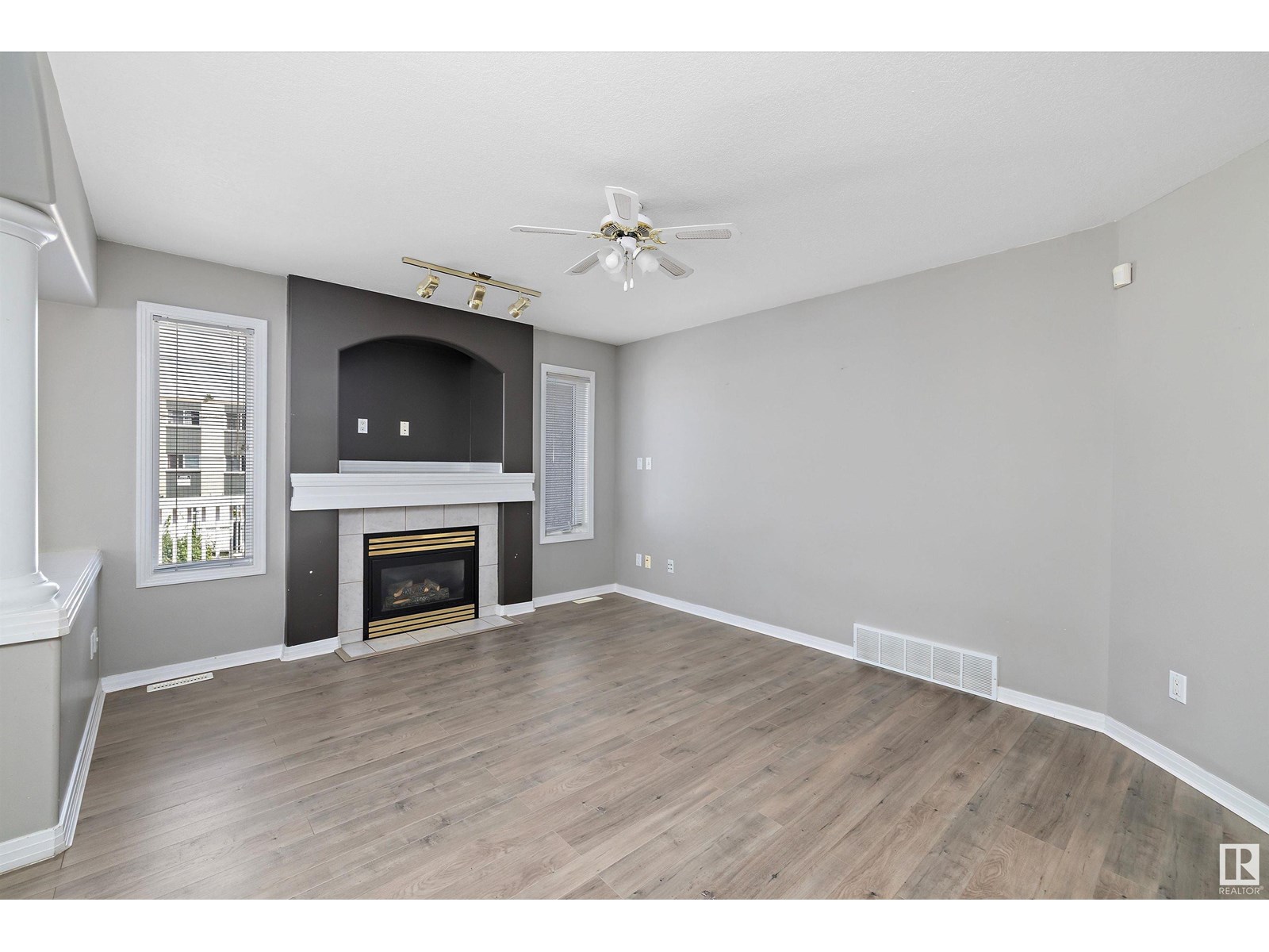Property at 9733 150 ST NW image 4