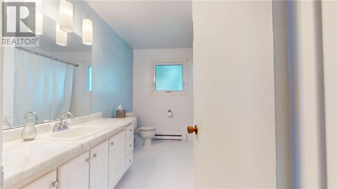 38 W Robinson Street, Little Current, Ontario  P0P 1K0 - Photo 16 - 2123434