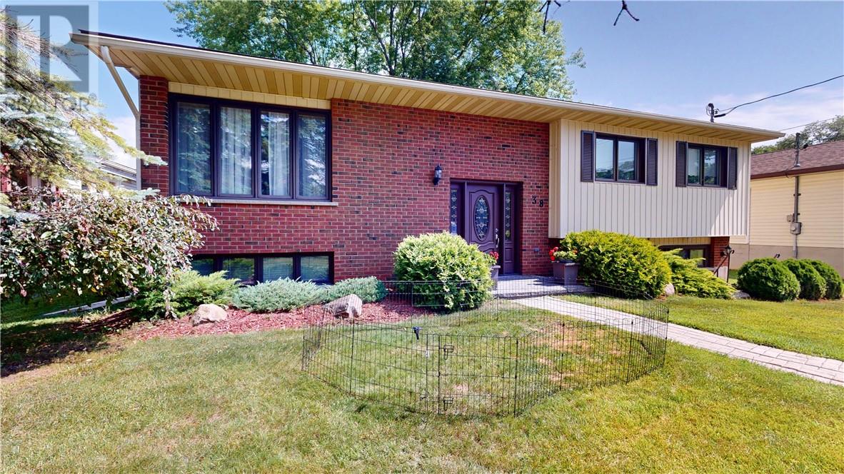 38 W Robinson Street, Little Current, Ontario  P0P 1K0 - Photo 2 - 2123434