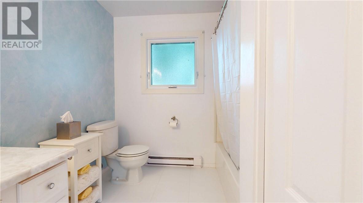 38 W Robinson Street, Little Current, Ontario  P0P 1K0 - Photo 17 - 2123434