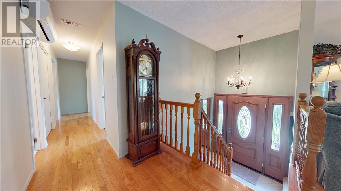 38 W Robinson Street, Little Current, Ontario  P0P 1K0 - Photo 4 - 2123434