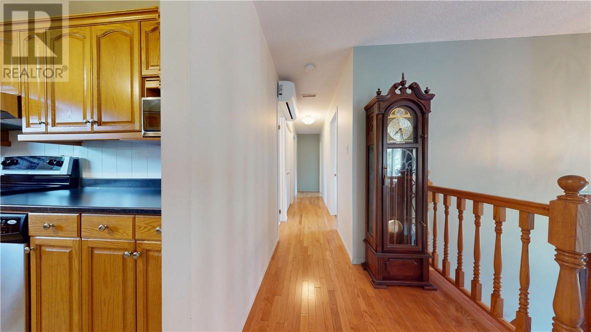 38 W Robinson Street, Little Current, Ontario  P0P 1K0 - Photo 5 - 2123434