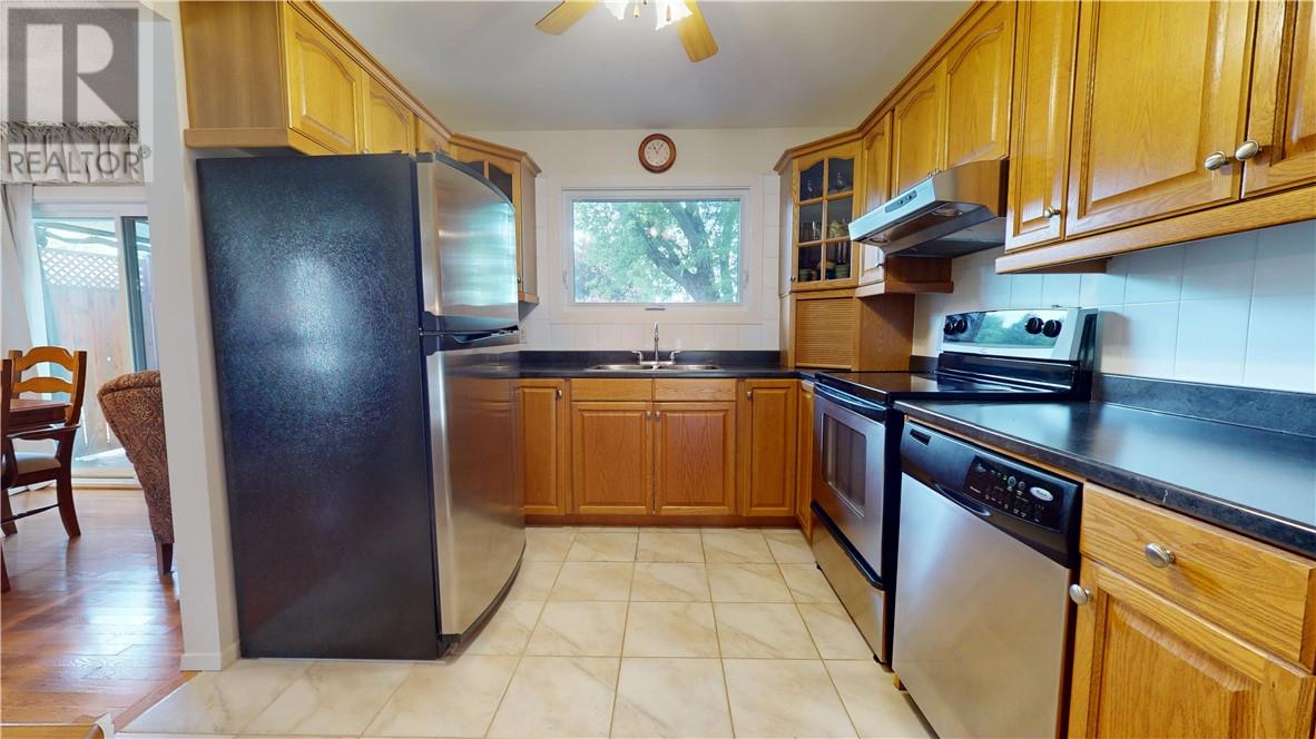 38 W Robinson Street, Little Current, Ontario  P0P 1K0 - Photo 6 - 2123434