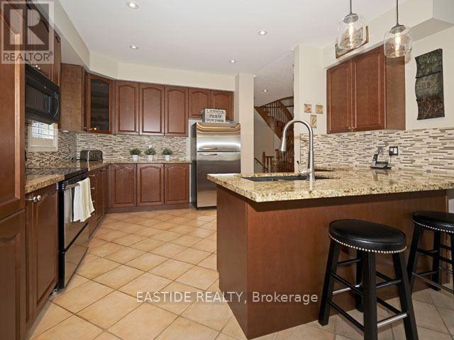 29 Wolfson Crescent, Richmond Hill, Ontario  L4E 4N9 - Photo 8 - N12316406
