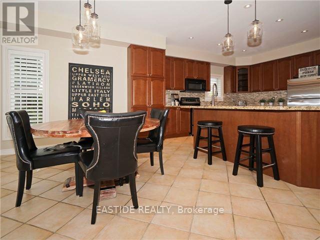 29 Wolfson Crescent, Richmond Hill, Ontario  L4E 4N9 - Photo 9 - N12316406