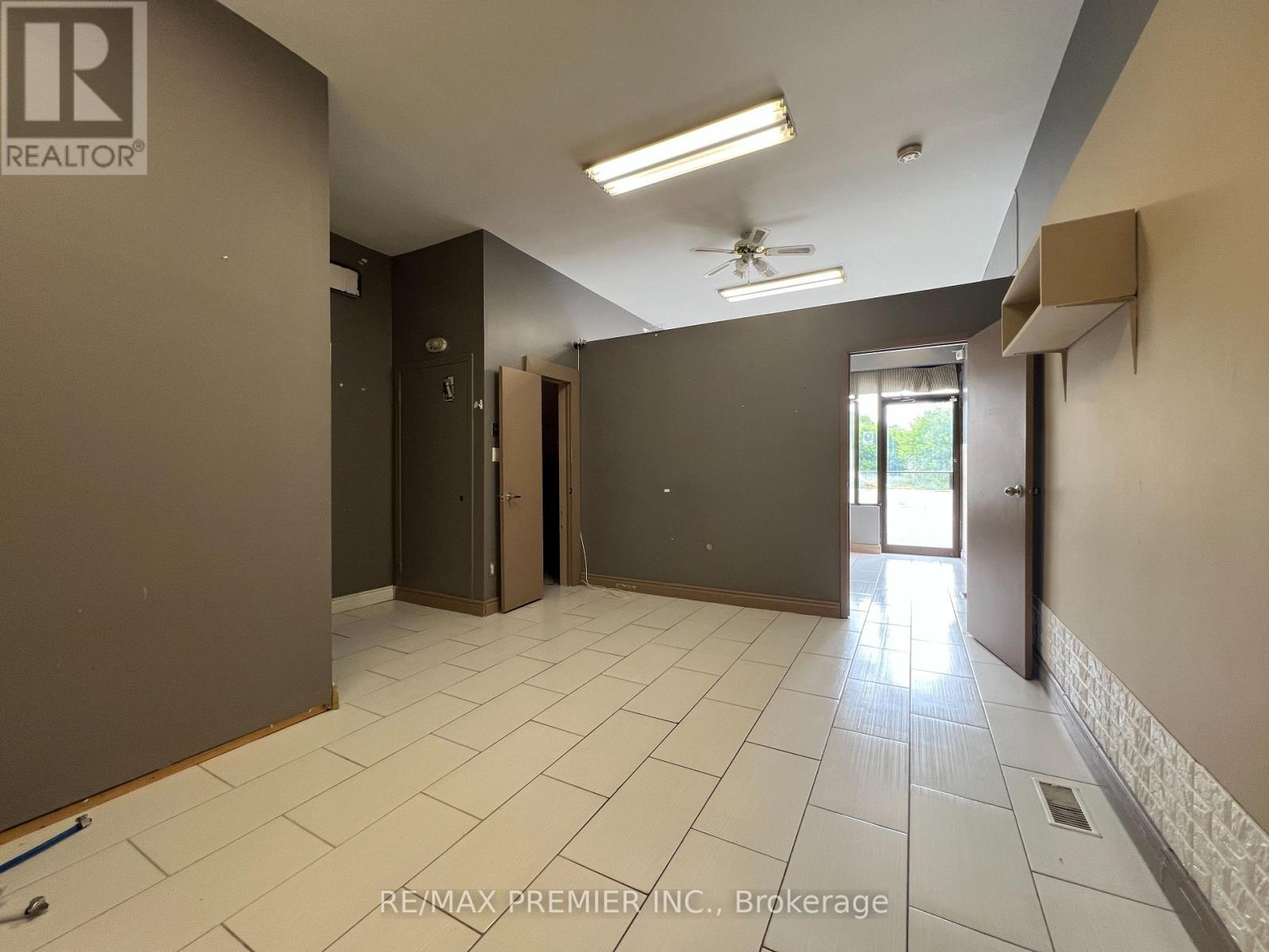 #1 - 879 Sheppard Avenue W, Toronto, Ontario  M3H 2T4 - Photo 3 - C12258893