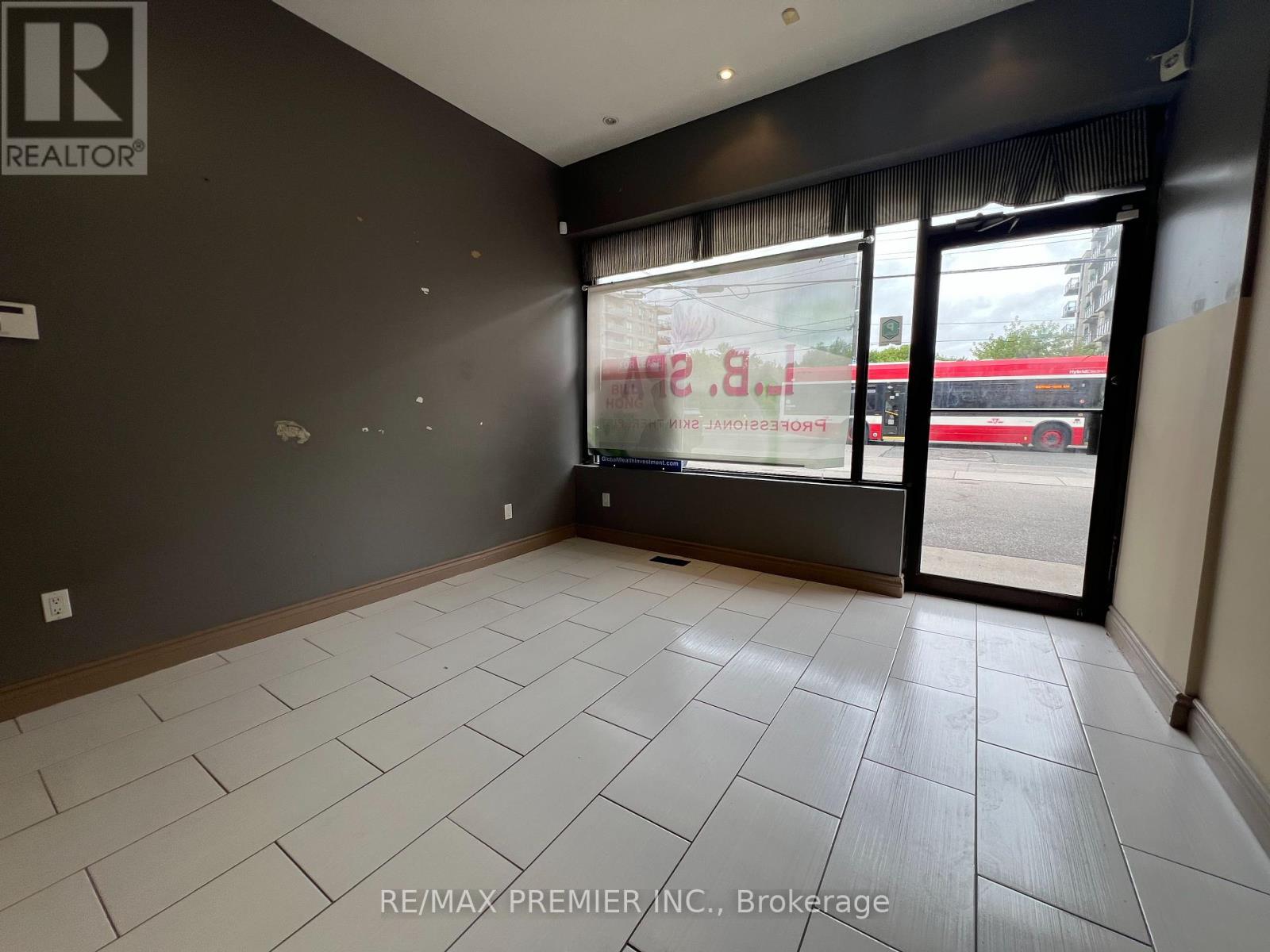 #1 - 879 Sheppard Avenue W, Toronto, Ontario  M3H 2T4 - Photo 2 - C12258893