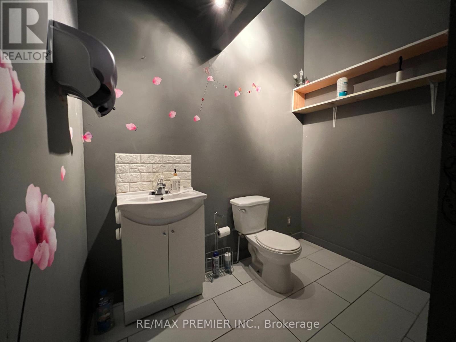 #1 - 879 Sheppard Avenue W, Toronto, Ontario  M3H 2T4 - Photo 8 - C12258893