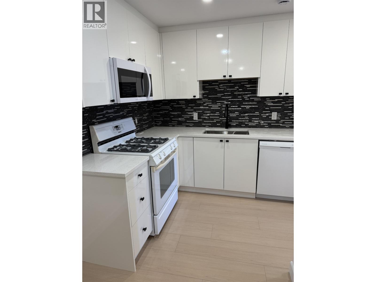 3 1880 PALMERSTON AVENUE, west vancouver, British Columbia