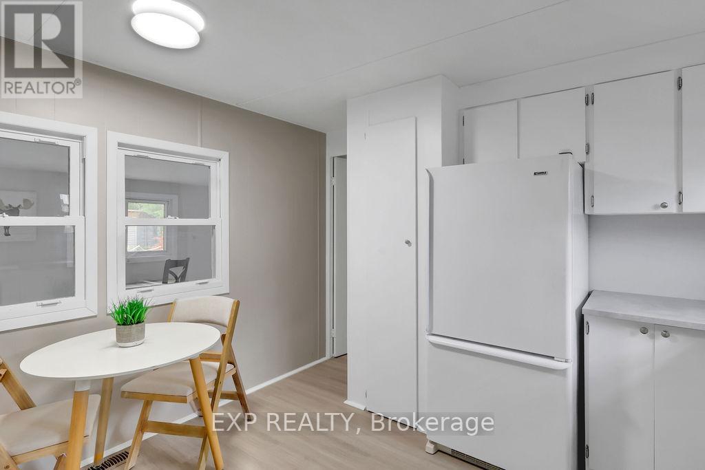 64 Vanier Road, Ottawa, Ontario  K2H 7P6 - Photo 13 - X12316441