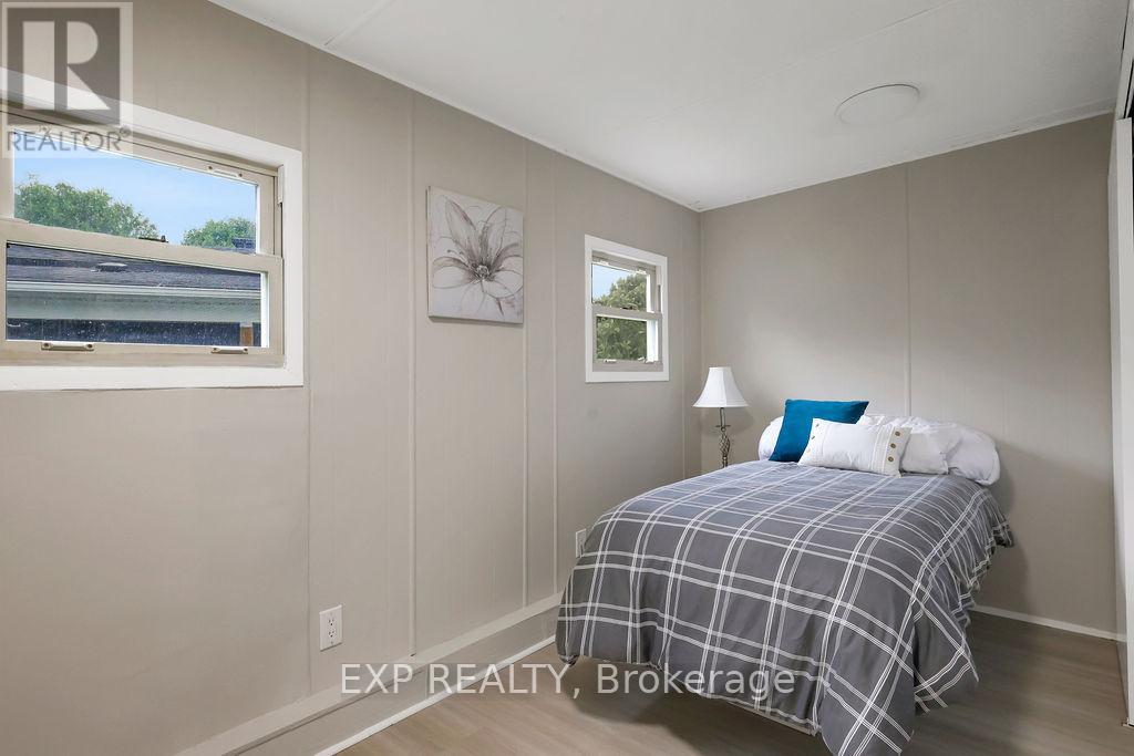 64 Vanier Road, Ottawa, Ontario  K2H 7P6 - Photo 18 - X12316441