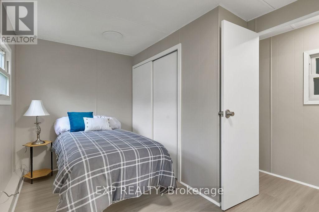 64 Vanier Road, Ottawa, Ontario  K2H 7P6 - Photo 19 - X12316441