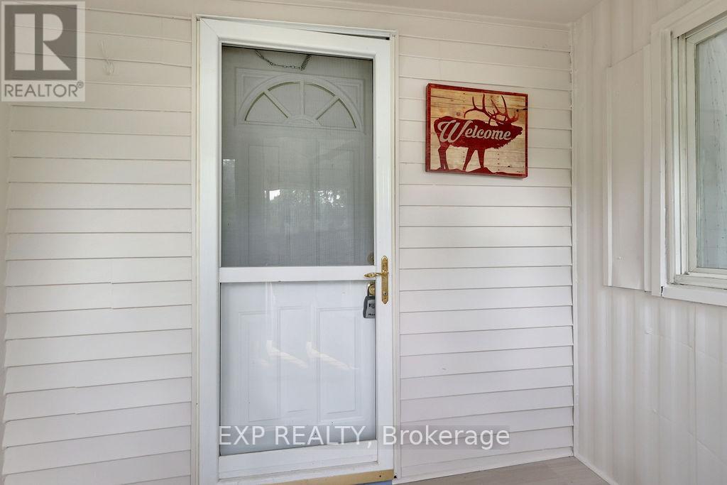 64 Vanier Road, Ottawa, Ontario  K2H 7P6 - Photo 3 - X12316441