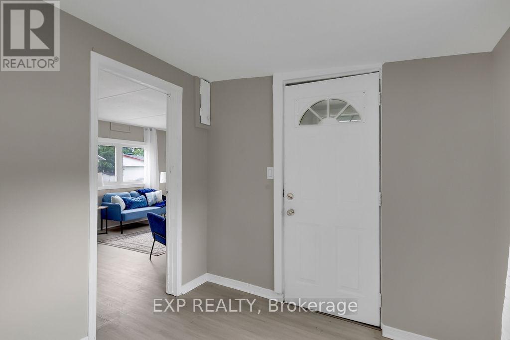 64 Vanier Road, Ottawa, Ontario  K2H 7P6 - Photo 4 - X12316441