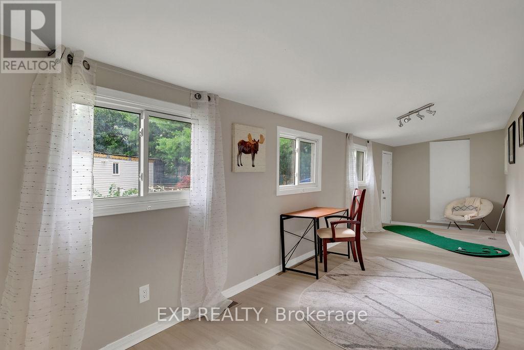 64 Vanier Road, Ottawa, Ontario  K2H 7P6 - Photo 6 - X12316441
