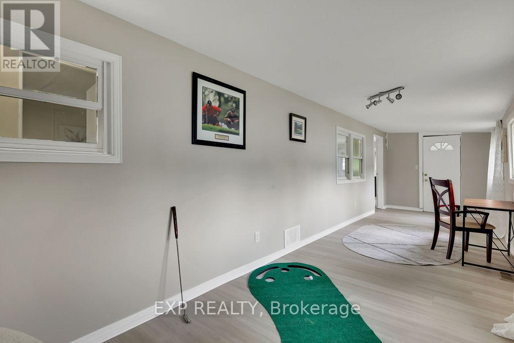 64 Vanier Road, Ottawa, Ontario  K2H 7P6 - Photo 7 - X12316441