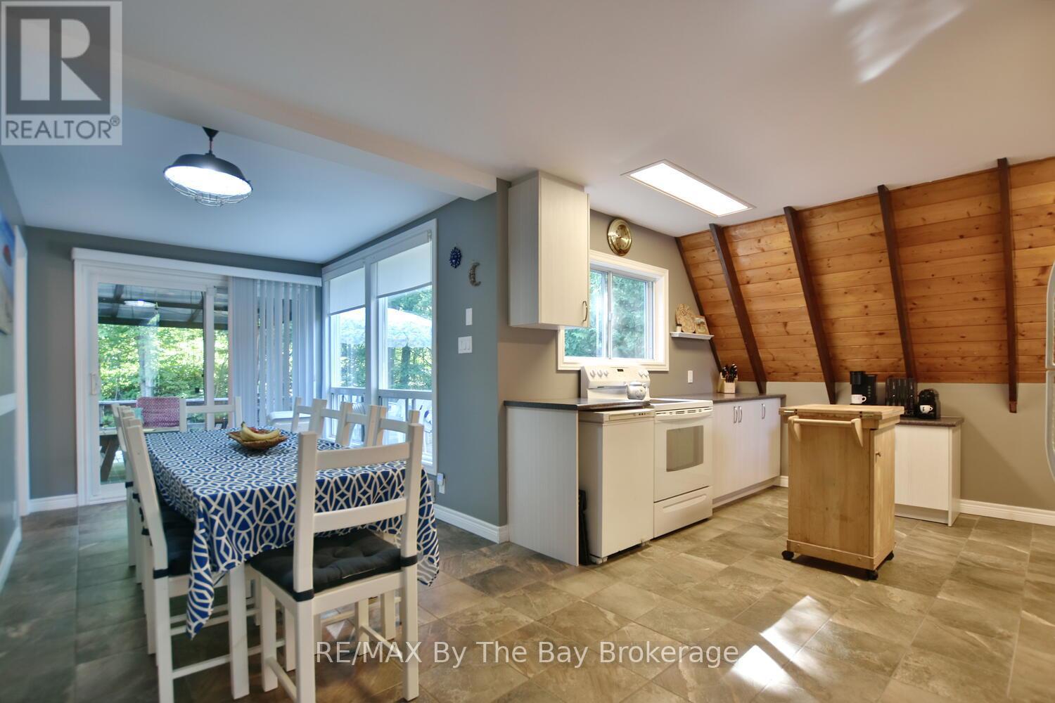 1335 River Road E, Wasaga Beach, Ontario  L9Z 2R7 - Photo 14 - S12316454