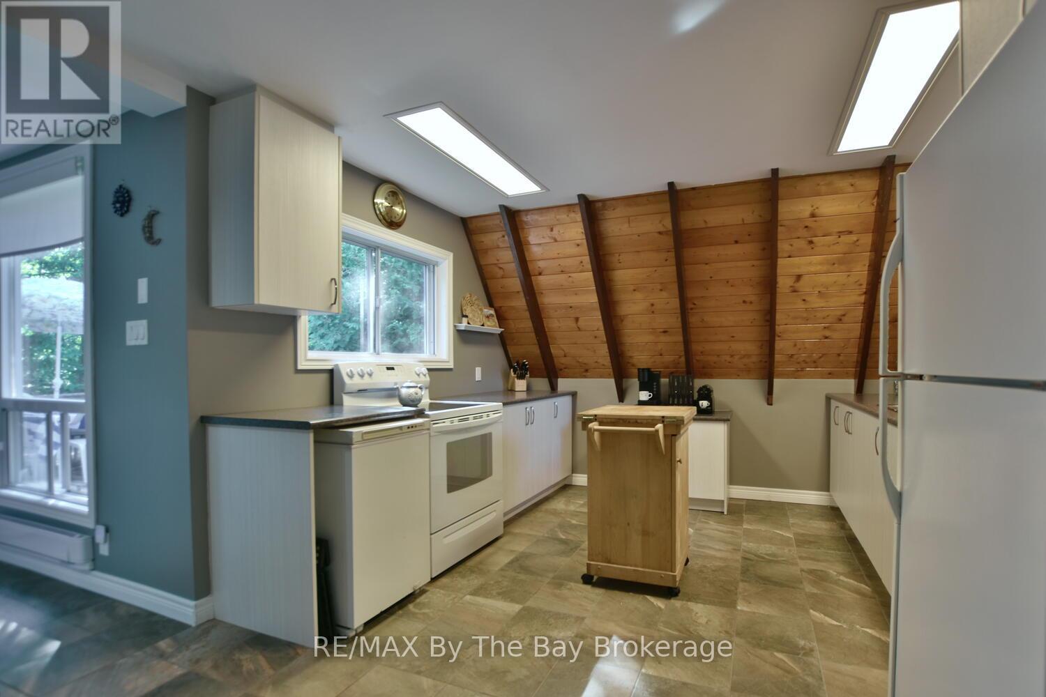 1335 River Road E, Wasaga Beach, Ontario  L9Z 2R7 - Photo 15 - S12316454