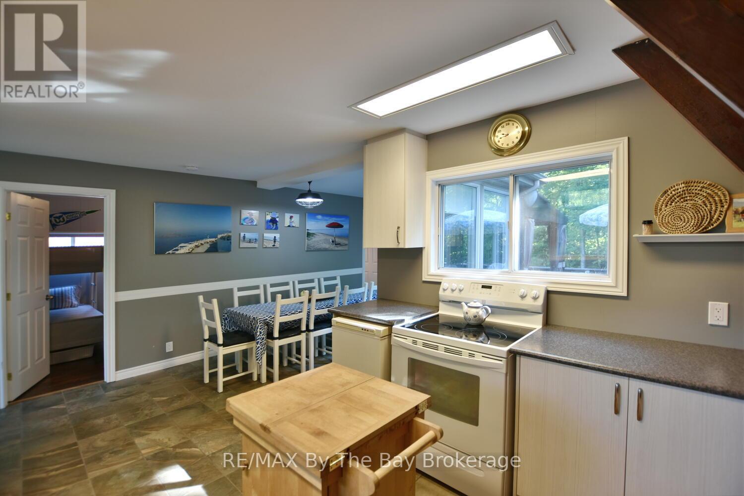 1335 River Road E, Wasaga Beach, Ontario  L9Z 2R7 - Photo 16 - S12316454