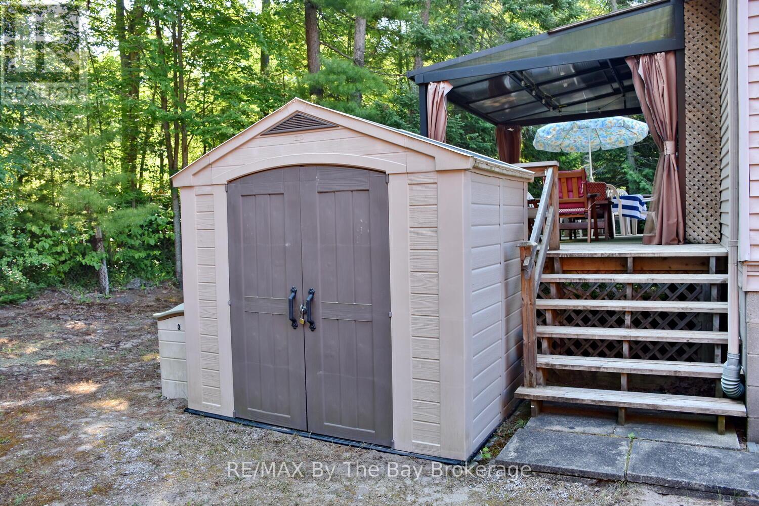 1335 River Road E, Wasaga Beach, Ontario  L9Z 2R7 - Photo 38 - S12316454