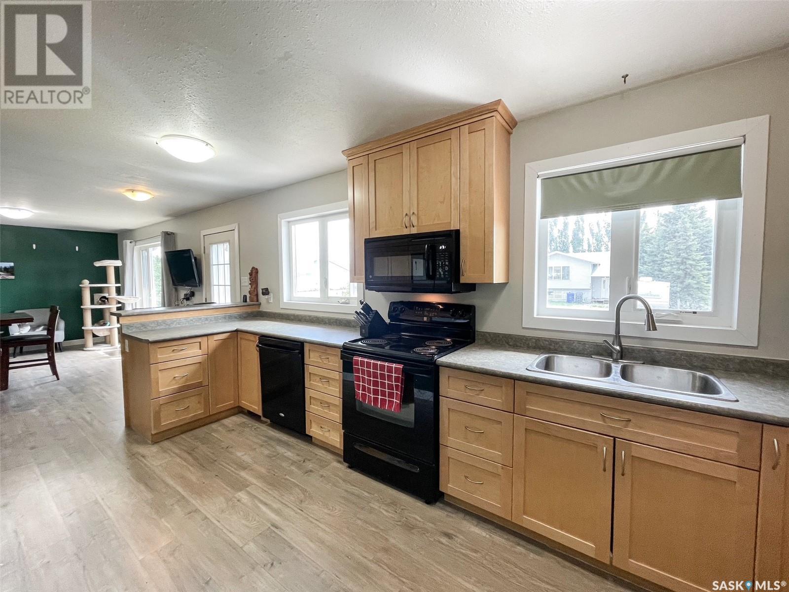 Property at 509 6th AVENUE W image 2