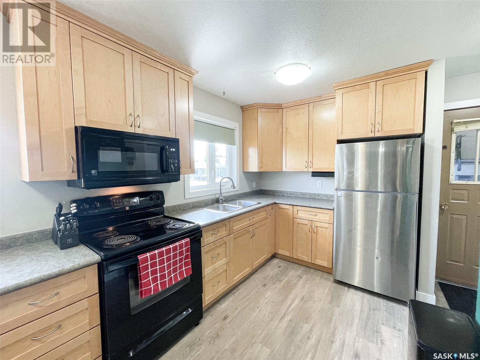 Property at 509 6th AVENUE W image 3