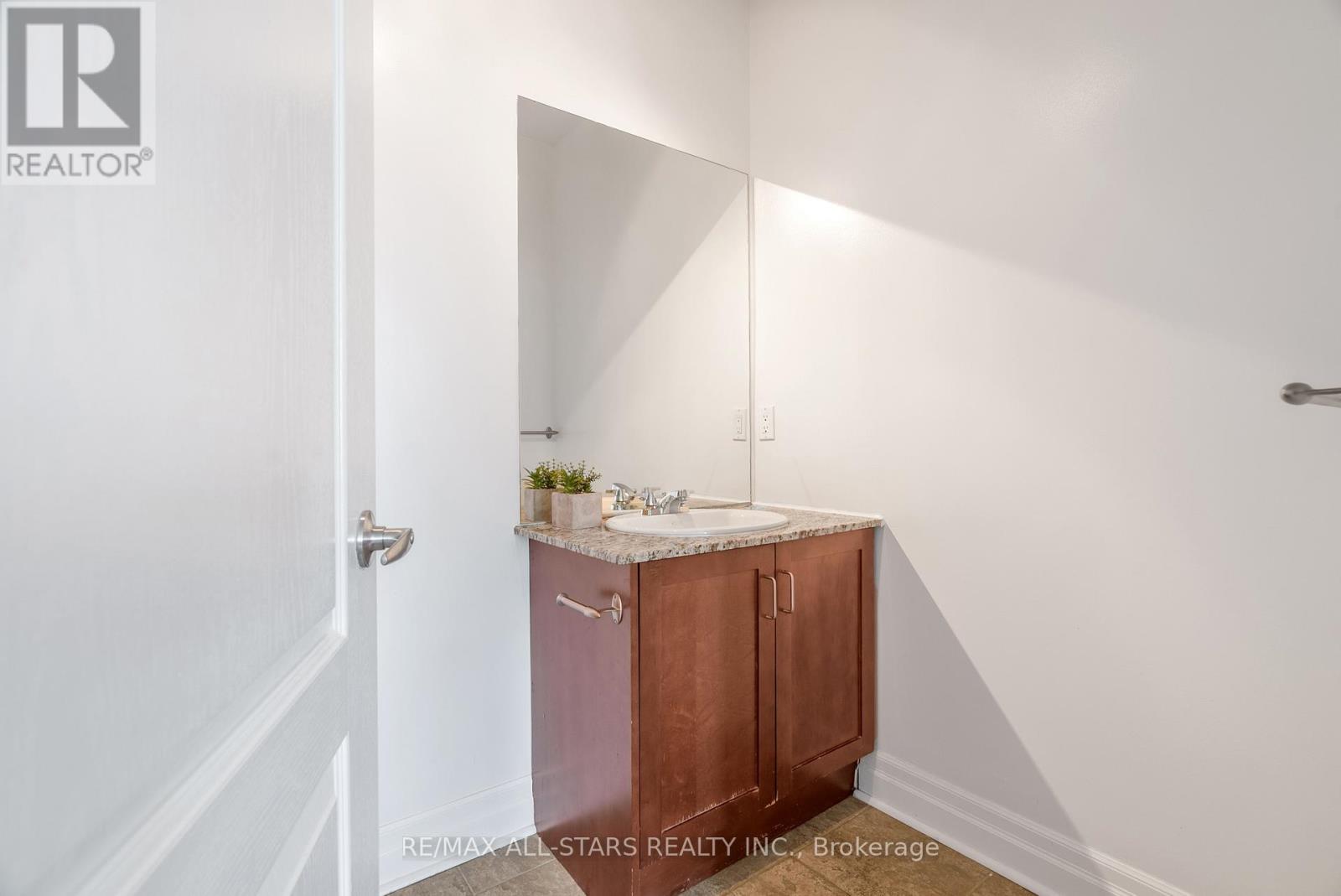 Property at 314 - 44 BOND STREET W image 5