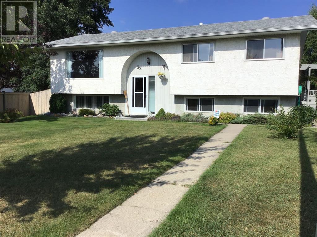 Property at 32 Kallbom Crescent image 1