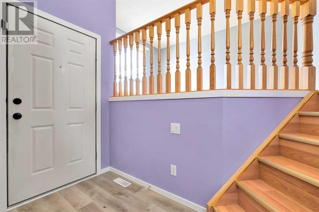 Property at 13 Country Hills Drive NW image 3