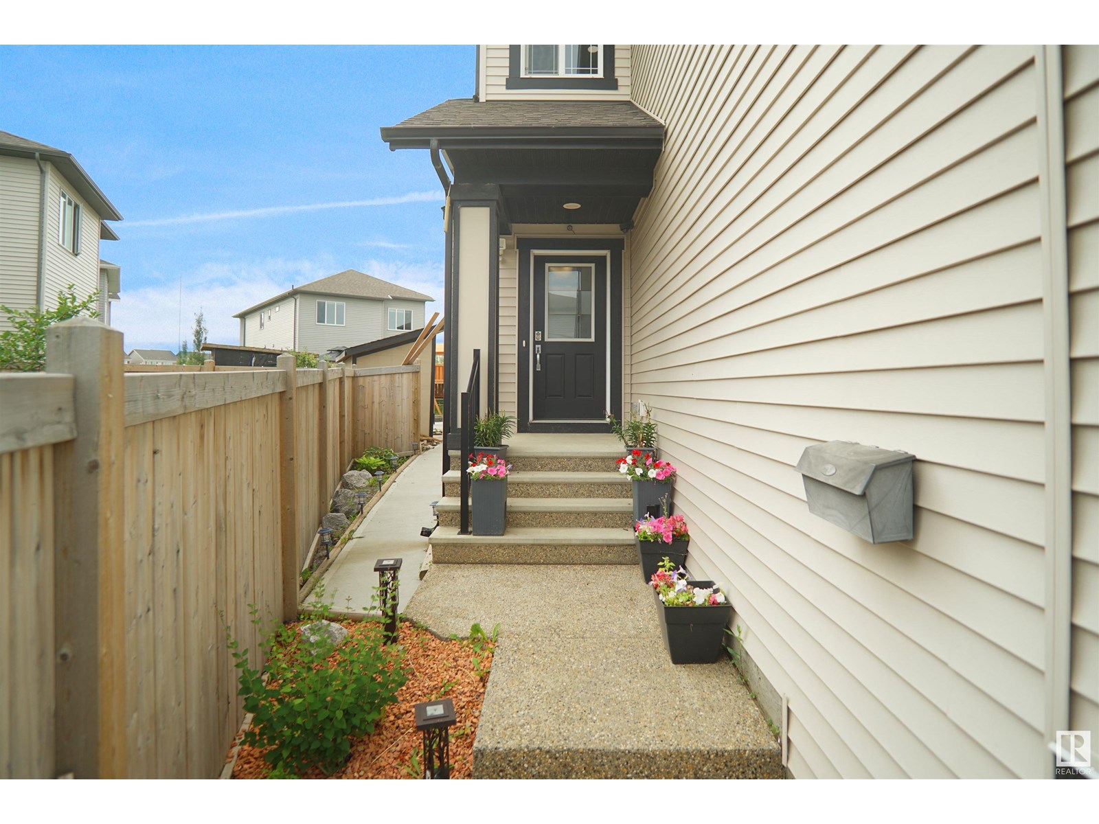 811 35 Av Nw, Edmonton, Alberta  T6T 1A3 - Photo 4 - E4450429