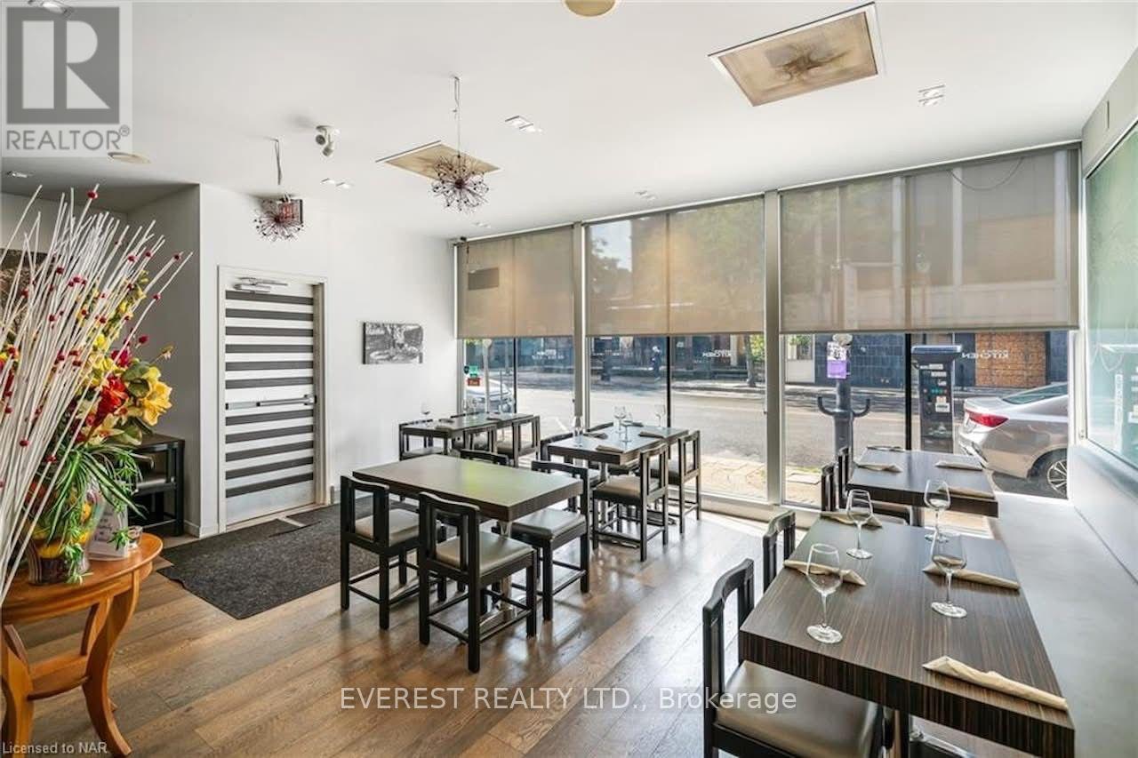 12 Queen Street, St. Catharines, Ontario  L2R 5G3 - Photo 16 - X12316473
