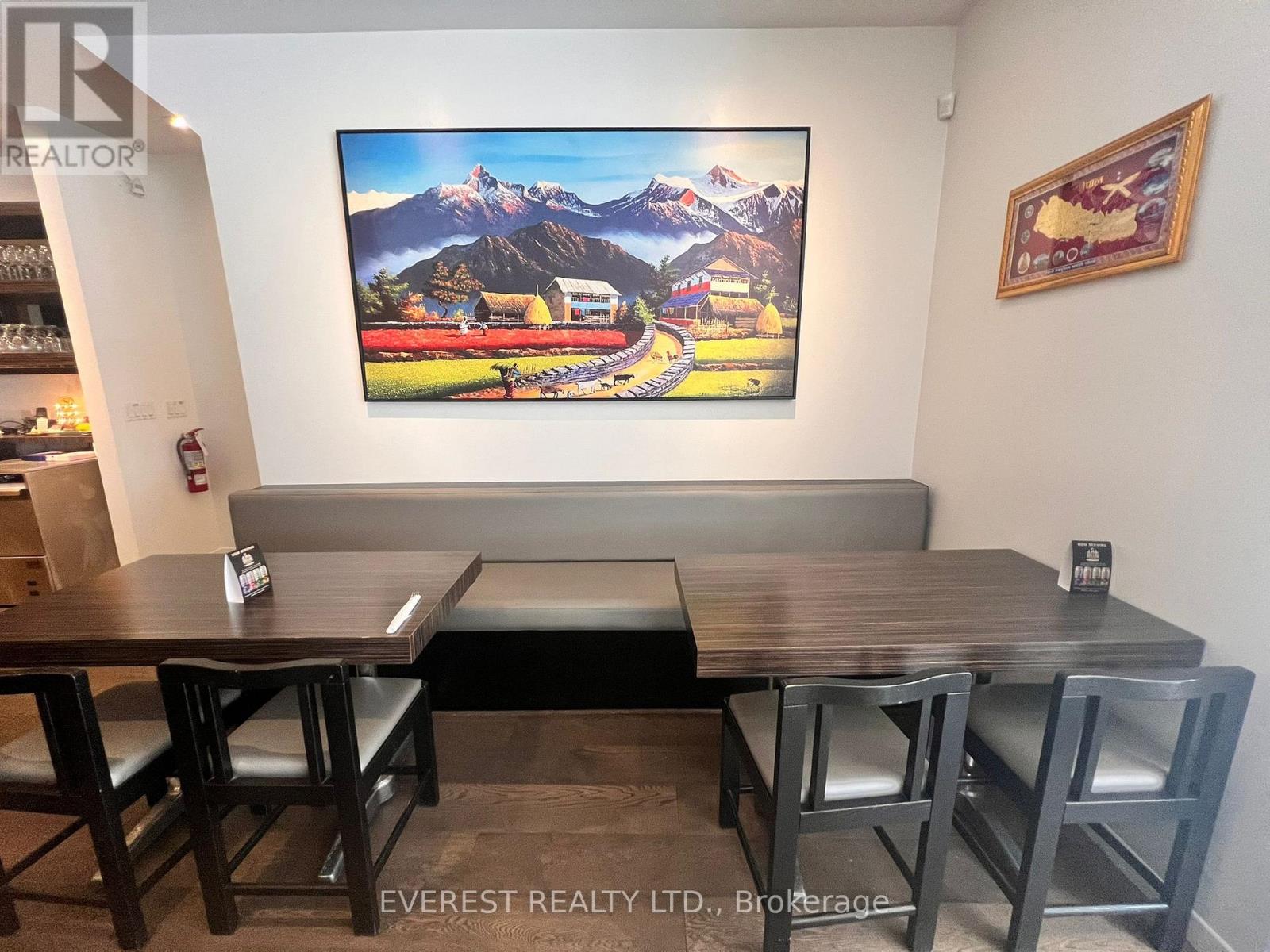 12 Queen Street, St. Catharines, Ontario  L2R 5G3 - Photo 7 - X12316473