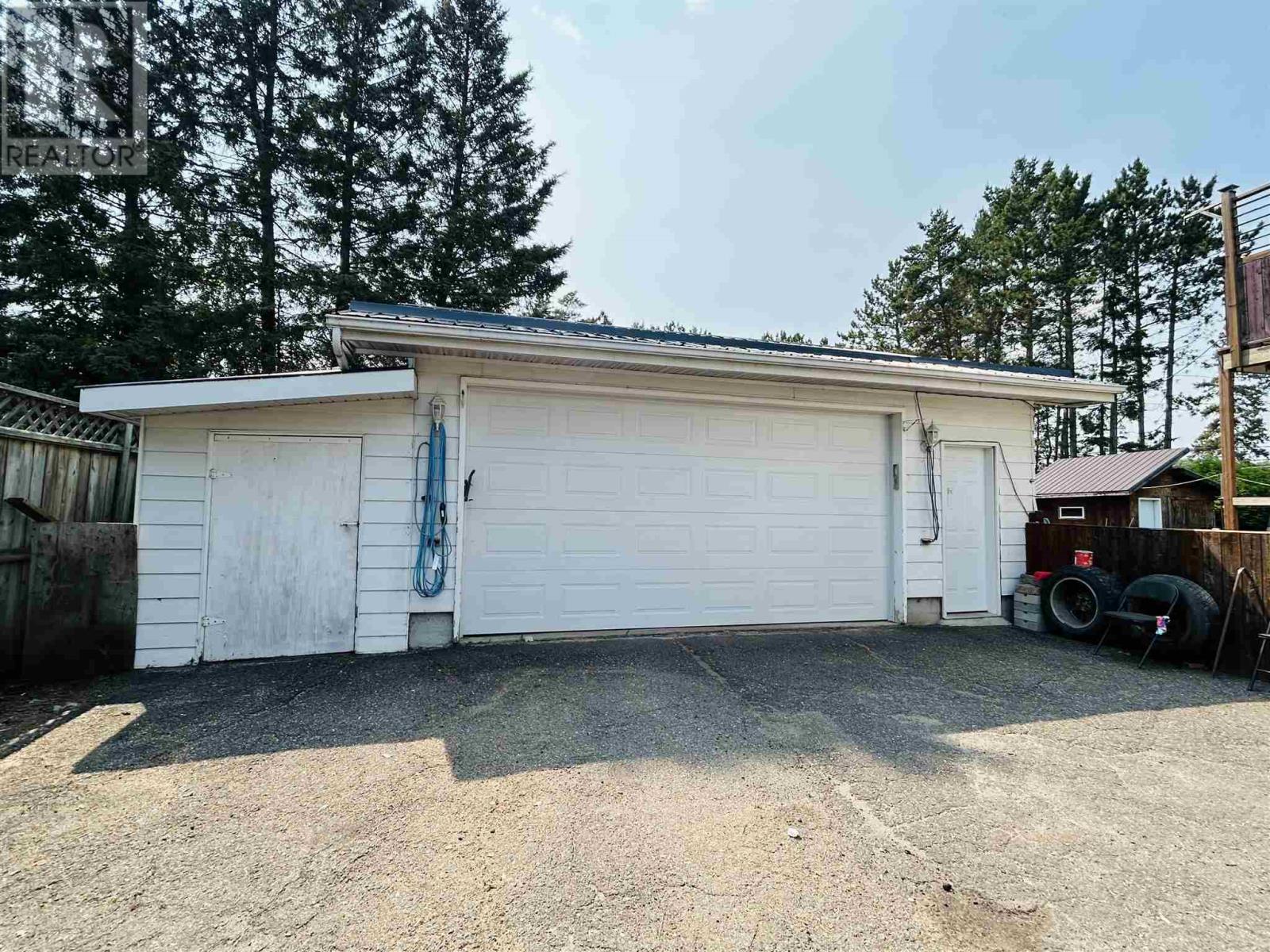 Property at 1945 20th Side Rod image 3