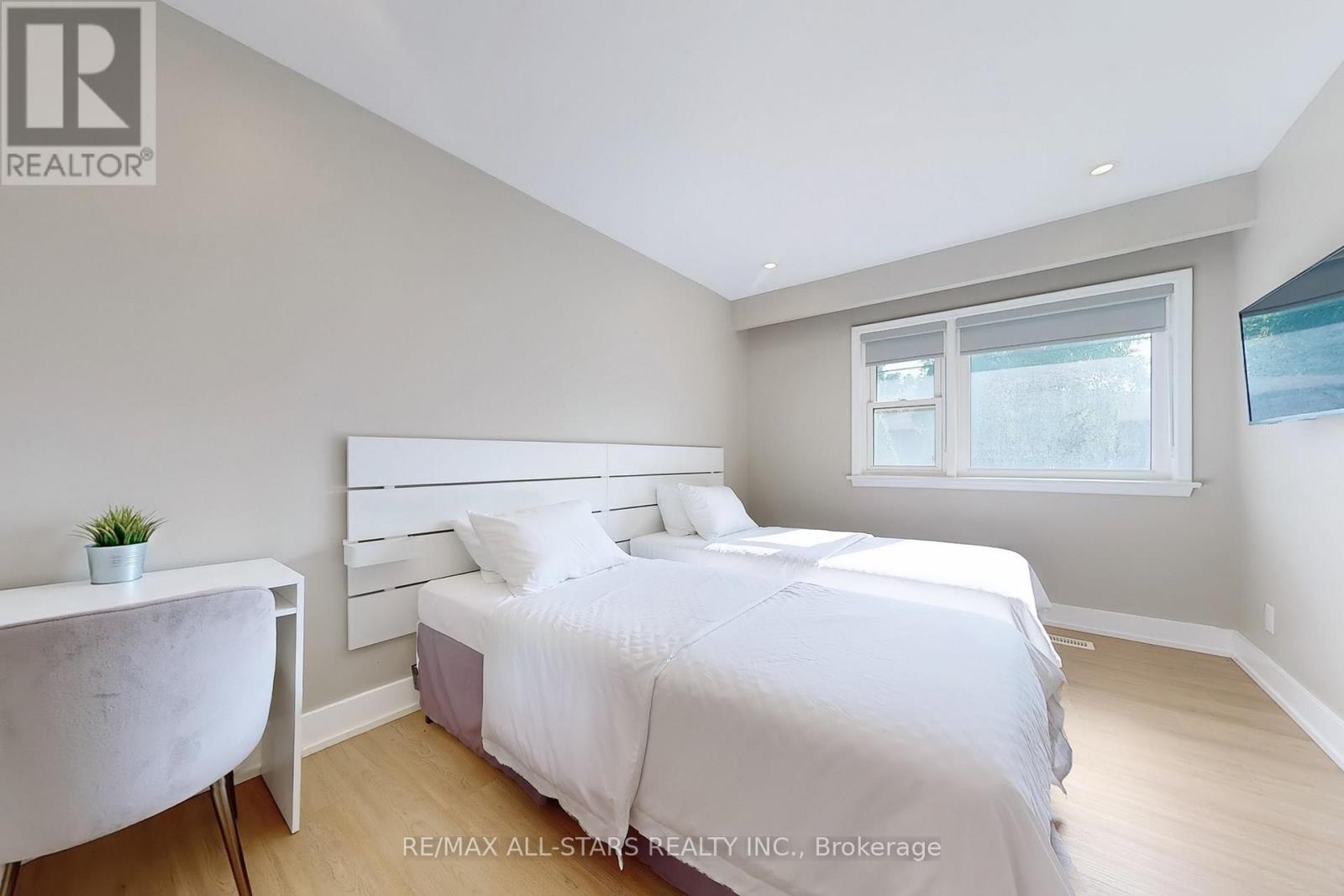 105 Betty Ann Drive, Toronto, Ontario  M2N 1X1 - Photo 12 - C12315948
