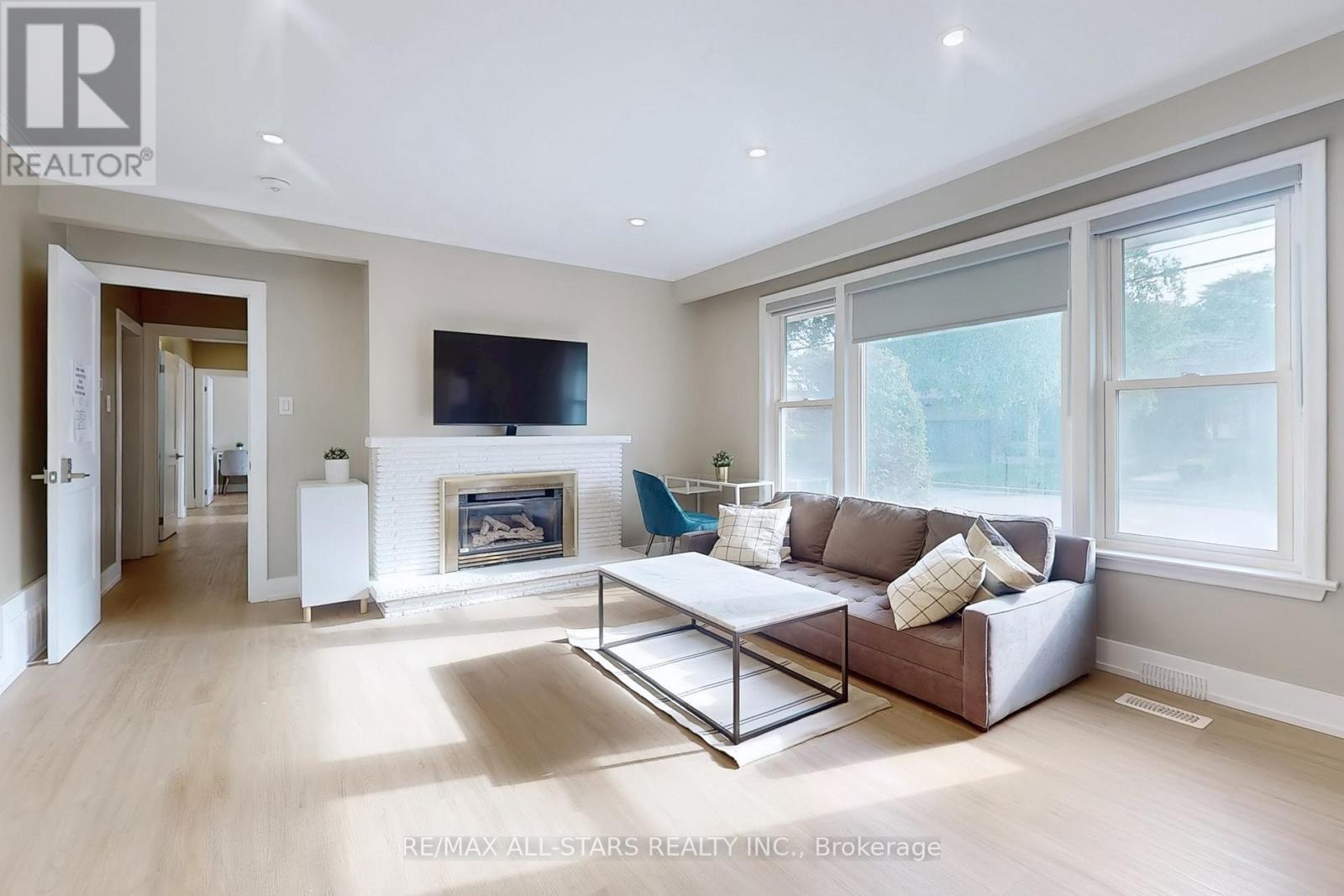 105 Betty Ann Drive, Toronto, Ontario  M2N 1X1 - Photo 6 - C12315948