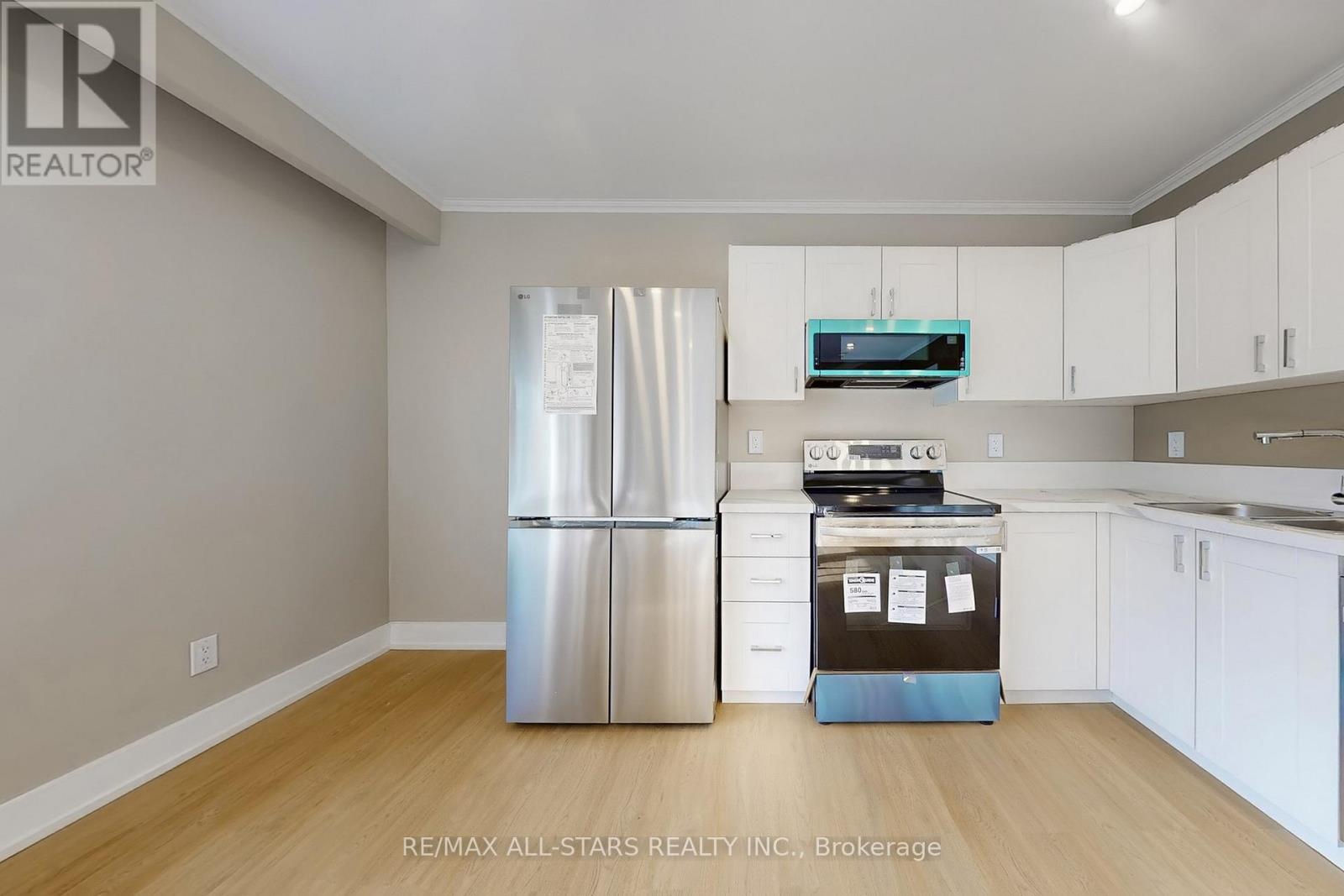 105 Betty Ann Drive, Toronto, Ontario  M2N 1X1 - Photo 8 - C12315948