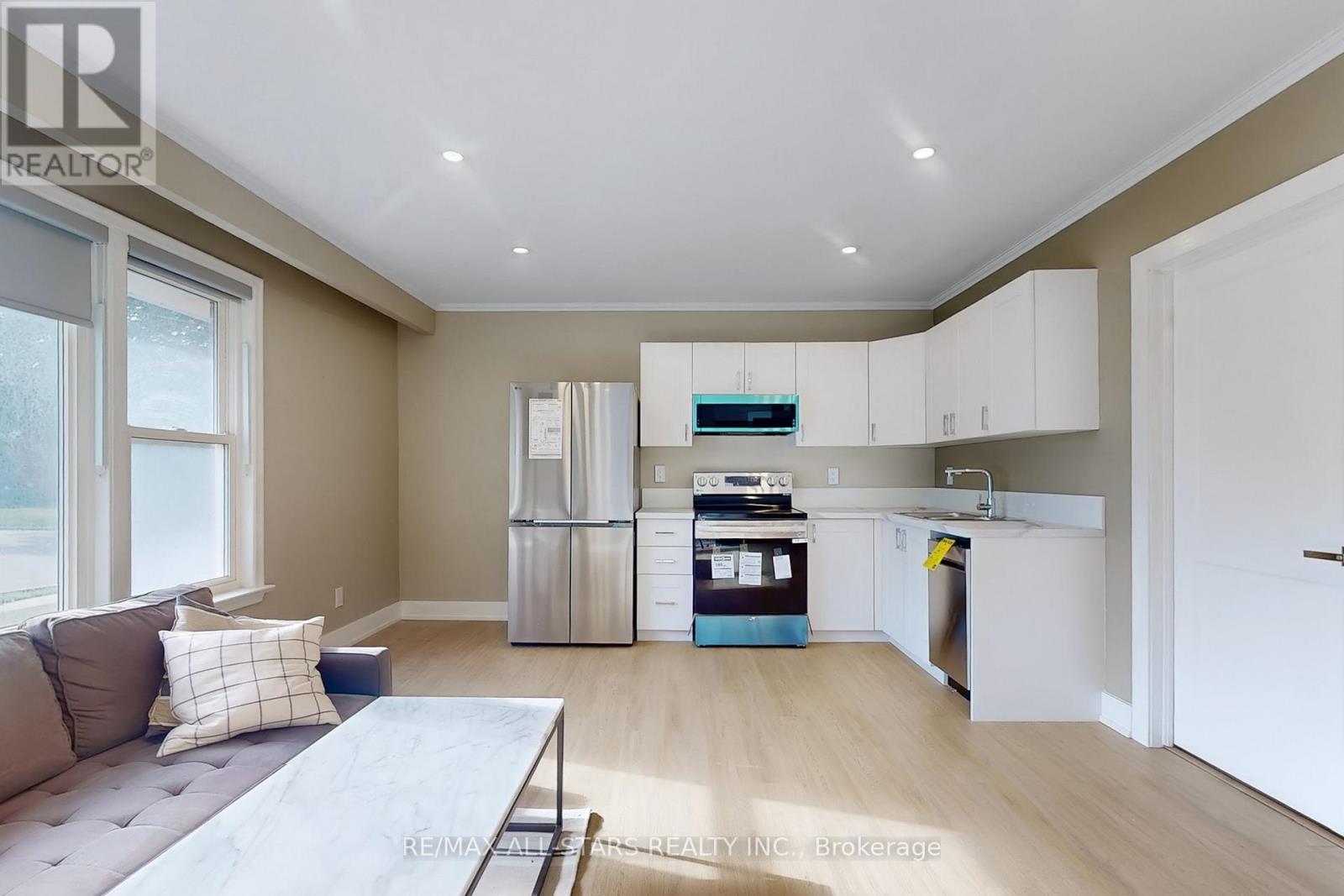 105 Betty Ann Drive, Toronto, Ontario  M2N 1X1 - Photo 4 - C12315948