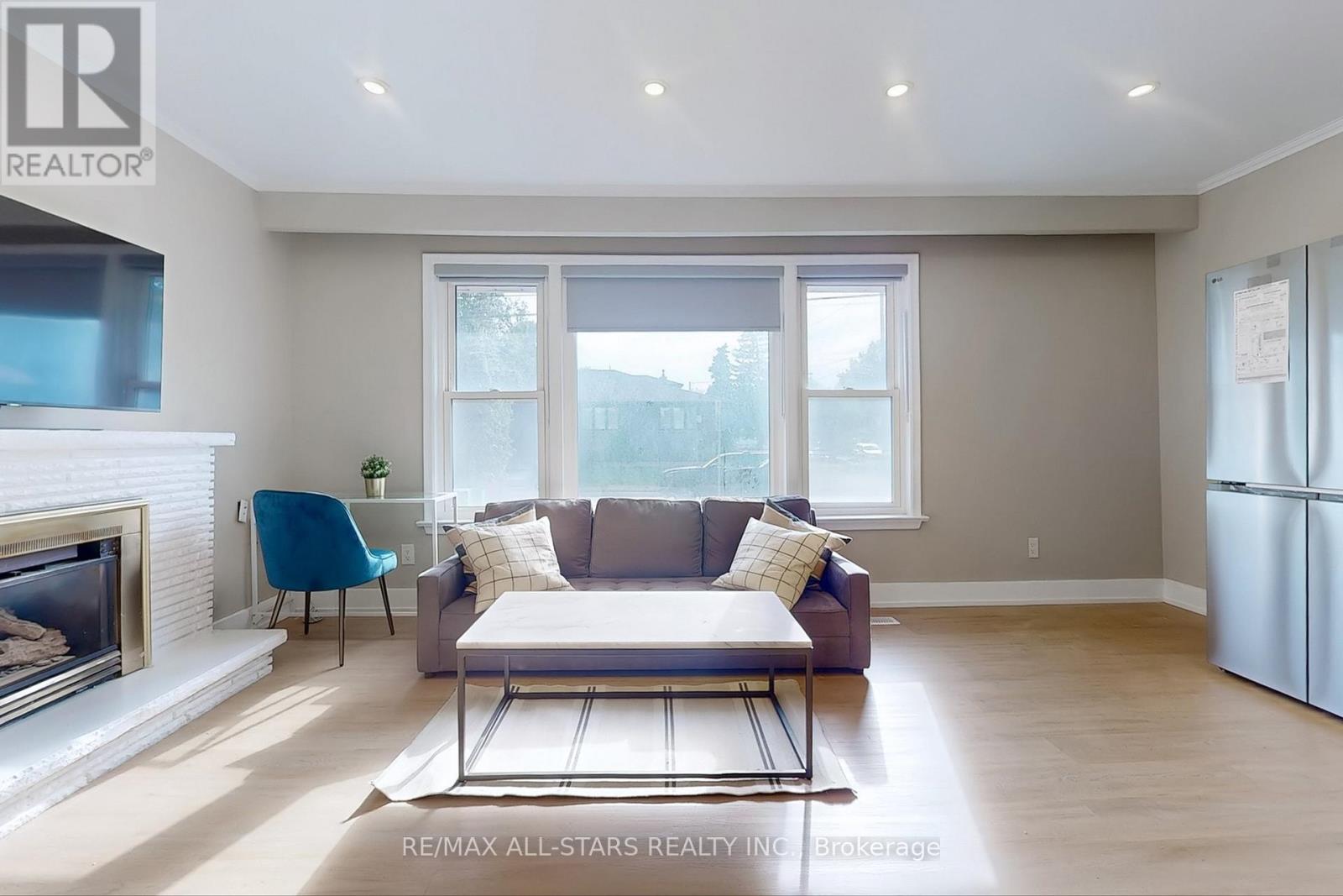 105 Betty Ann Drive, Toronto, Ontario  M2N 1X1 - Photo 3 - C12315948