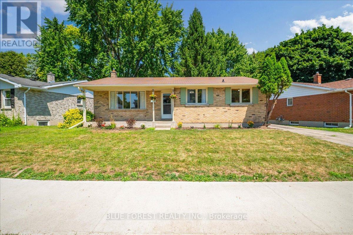 Property at 1451 STONEYBROOK CRESCENT image 1