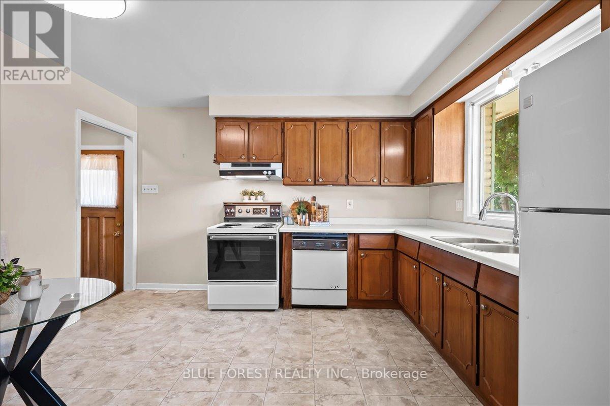 1451 Stoneybrook Crescent, London North, Ontario  N5X 1C3 - Photo 11 - X12316567