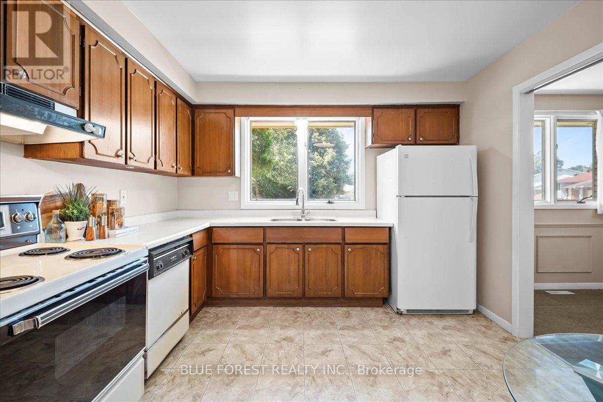 1451 Stoneybrook Crescent, London North, Ontario  N5X 1C3 - Photo 12 - X12316567