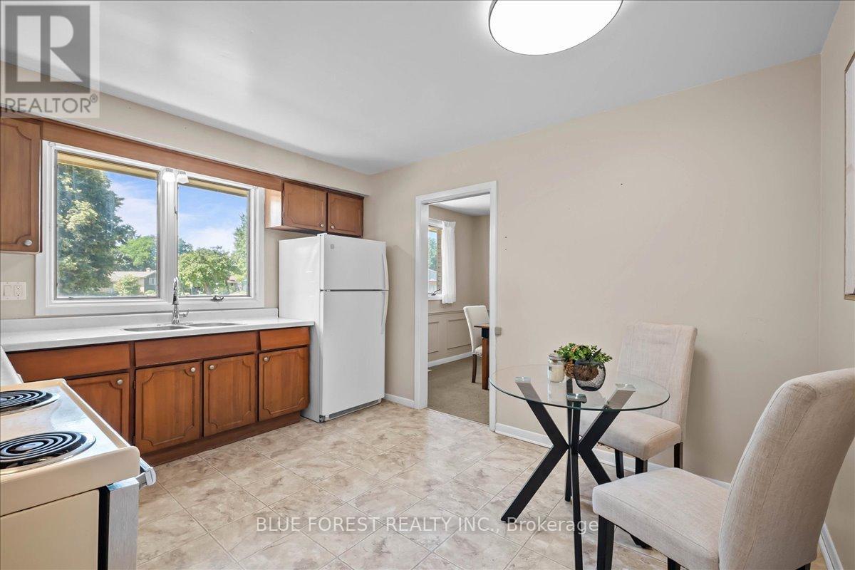 Property at 1451 STONEYBROOK CRESCENT image 3