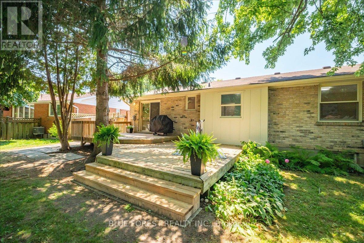 1451 Stoneybrook Crescent, London North, Ontario  N5X 1C3 - Photo 33 - X12316567